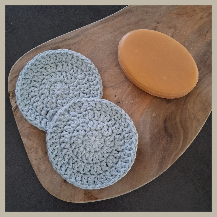 wasbare wattenschijfjes van biokatoen in lichtblauw