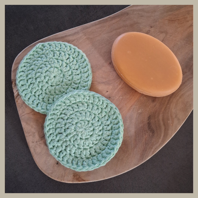 wasbare wattenschijfjes van biokatoen in mintgroen