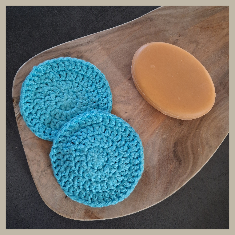 wasbare wattenschijfjes van biokatoen in turquoise