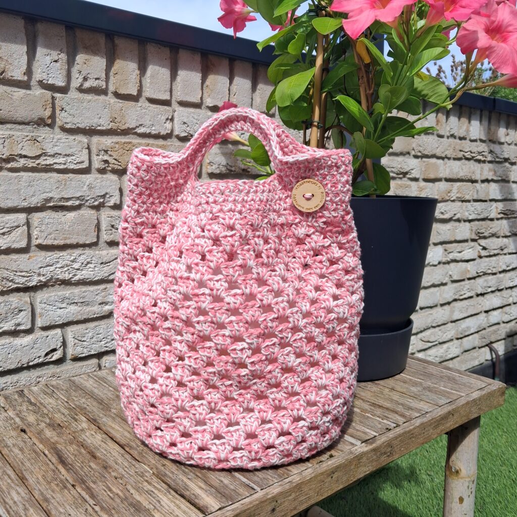 gehaakte.markttas.recycled.katoen.wit.roze